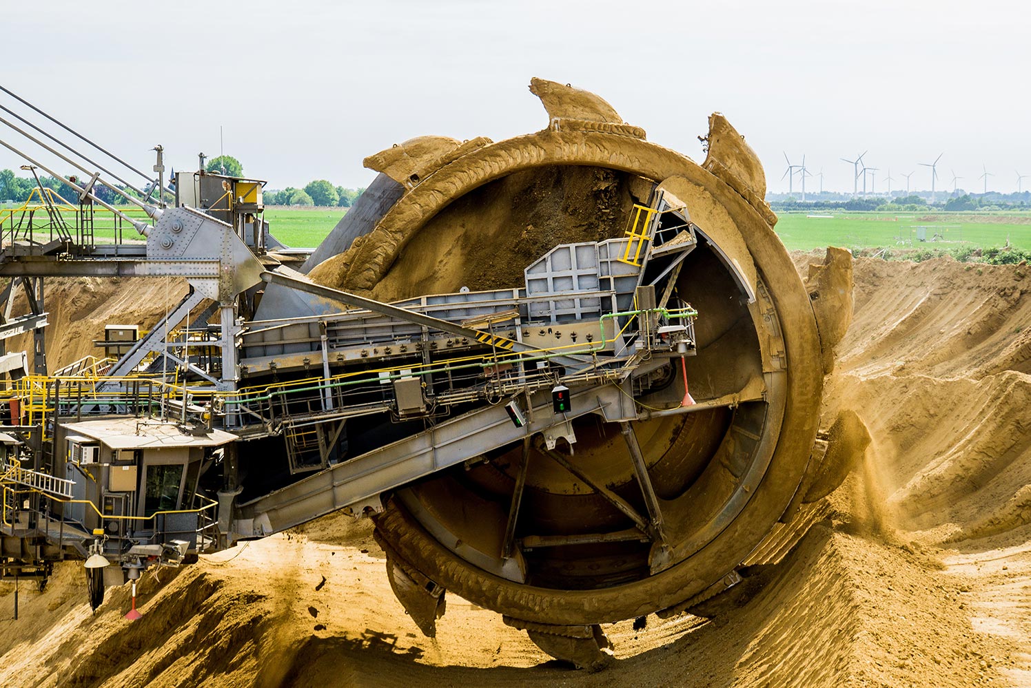 Mining and Mineral Exploration - Geometrics : Geometrics